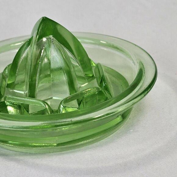 Vintage UV Uranium Green Glass Fruit Reamer Juicer - Picture 8 of 15